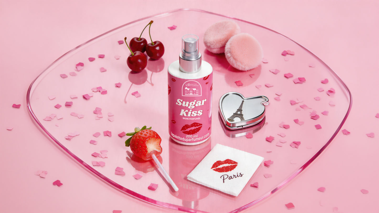 Brume parfumée Sugar Kiss de La Palette du Parfumeur, flacon élégant avec vaporisateur, prête à être vaporisée.